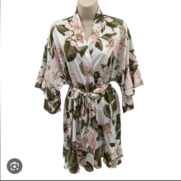 👰♀️Victoria’s Secret Bride Robe👰♀️ - Picture 3 of 8